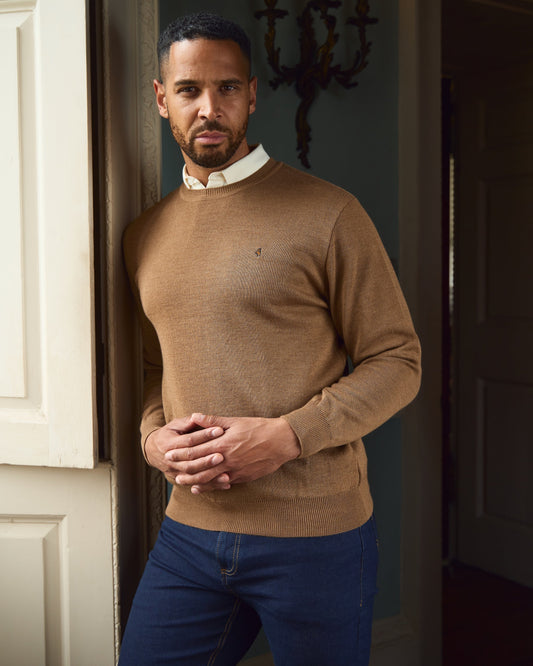 G57K04 Mens Plain Knit Crew Neck Sweater Gabicci Heritage - CARAMEL
